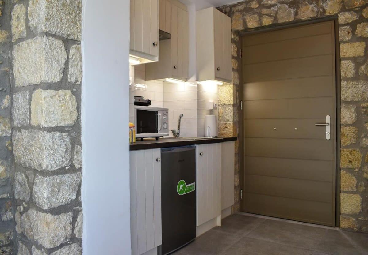 Villa Coastal Stone Hideaway With Stunning Scenery Kitriaí Exterior foto