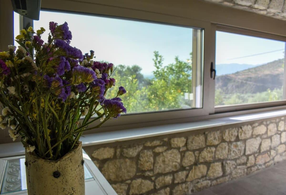 Villa Coastal Stone Hideaway With Stunning Scenery Kitriaí Exterior foto